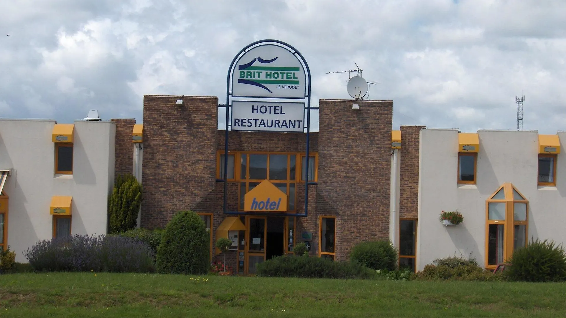 Brit Hotel Quimper Nord Ergue-Gaberic 3*,  France